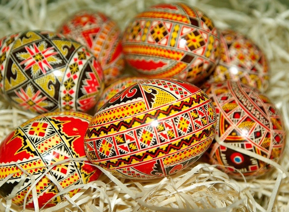 File:Easter eggs - straw decoration.jpg - Wikipedia